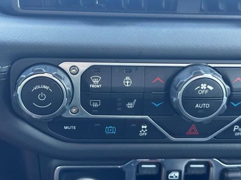 Used 2025 Jeep Wrangler Unlimited Rubicon 4xe AWD/4WD image 37