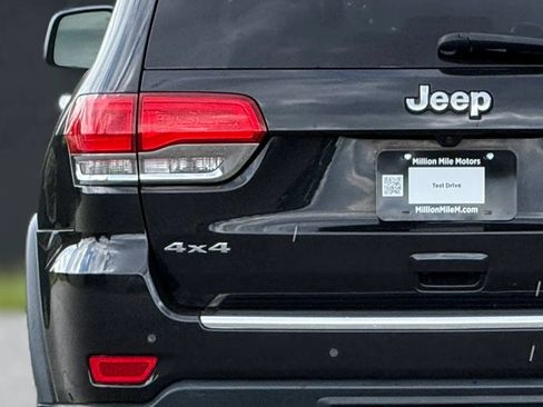 Used 2016 Jeep Grand Cherokee Limited AWD/4WD image 13