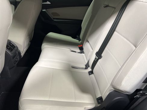Used 2019 Volkswagen Tiguan SE image 18