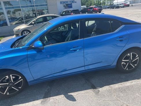 Used 2024 Nissan Sentra SV FWD image 2