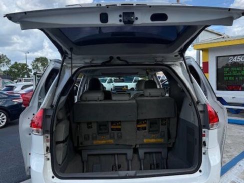 Used 2011 Toyota Sienna XLE image 19