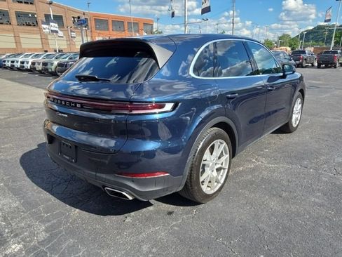 Used 2024 Porsche Cayenne AWD/4WD image 7