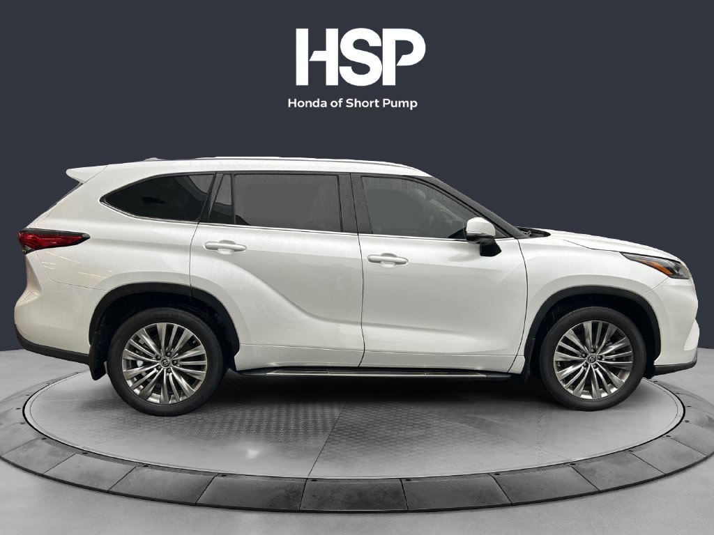 Used 2023 Toyota Highlander Platinum FWD image 6