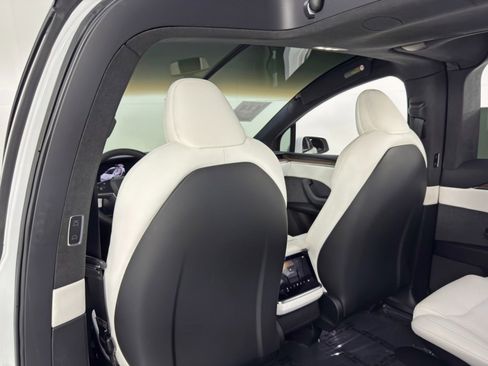 Used 2022 Tesla Model X image 38