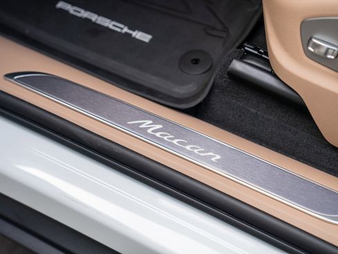 New 2026 Porsche Macan AWD/4WD image 12