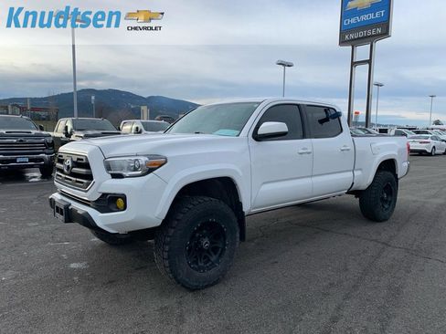 Used 2016 Toyota Tacoma SR5 image 3