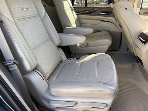 Used 2021 Cadillac Escalade Sport Platinum w/ LPO, ONYX Package image 11