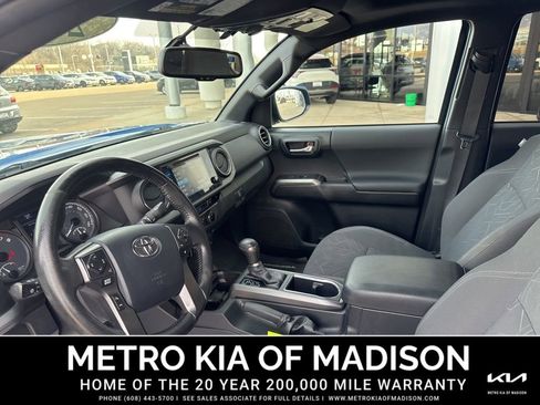 Used 2016 Toyota Tacoma TRD Off-Road w/ Premium & Technology Package image 15