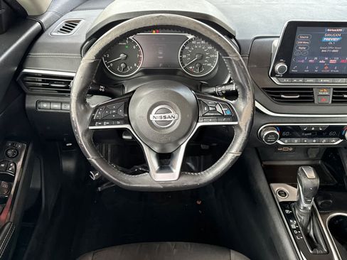 Used 2020 Nissan Altima 2.5 SV image 15