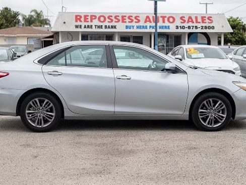 Used 2016 Toyota Camry SE FWD image 3