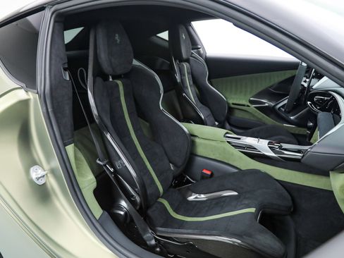 Certified 2025 Ferrari 12Cilindri image 28