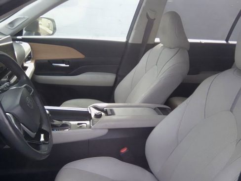 Used 2024 Toyota Grand Highlander Platinum image 18