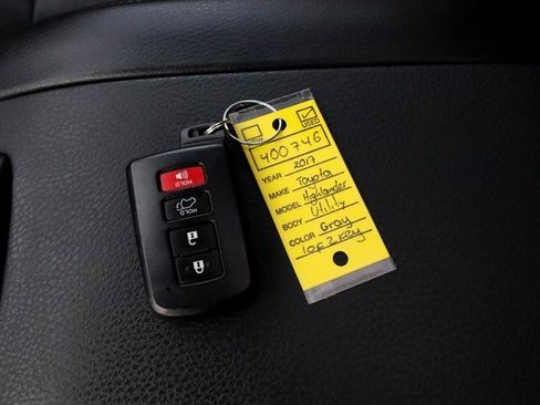 Used 2017 Toyota Highlander Limited image 11