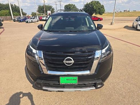 Certified 2025 Nissan Pathfinder Platinum w/ Cargo Package FWD image 8