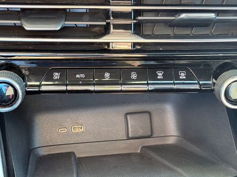 Used 2025 Chevrolet Equinox LT image 13