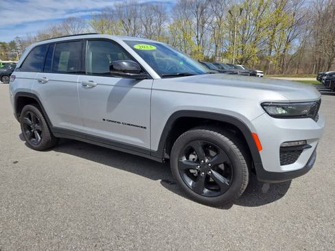 Used 2023 Jeep Grand Cherokee Limited w/ Black Appearance Package AWD/4WD image 2