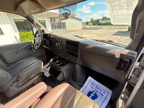 Used 2019 Chevrolet Express 2500 w/ Driver Convenience Package RWD image 30