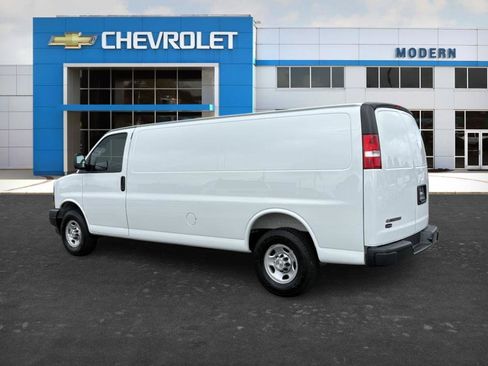 Used 2025 Chevrolet Express 2500 Extended RWD image 3