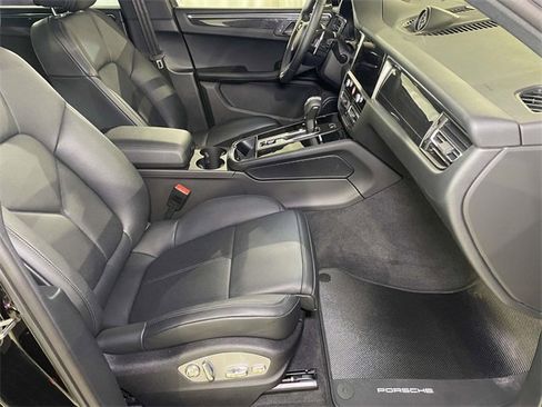Certified 2025 Porsche Macan image 23