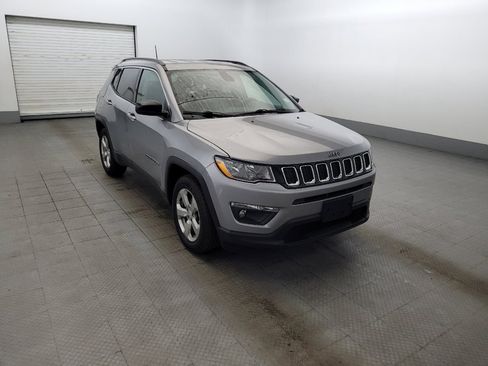 Used 2018 Jeep Compass Latitude FWD image 13