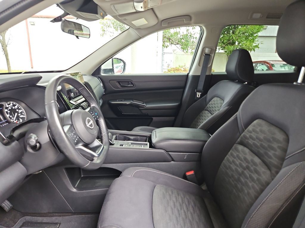 Used 2024 Nissan Pathfinder SV FWD image 21