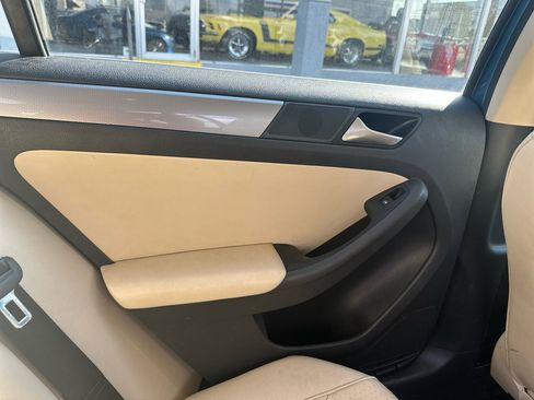 Used 2017 Volkswagen Jetta SE image 26