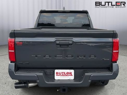 Certified 2025 Toyota Tacoma SR5 AWD/4WD image 5