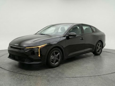 Used 2025 Kia K4 LXS image 3