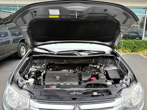 Used 2015 Mitsubishi Outlander ES FWD image 35