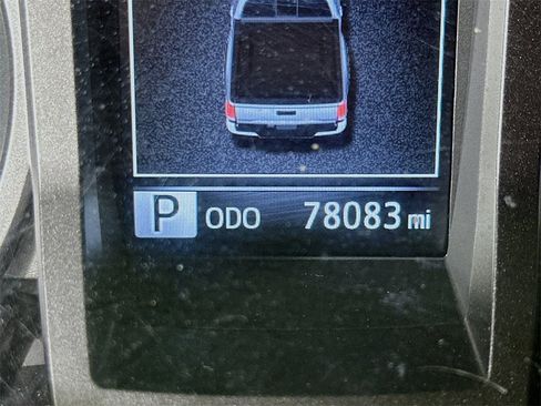 Used 2017 Toyota Tacoma TRD Sport w/ Tow Package image 32