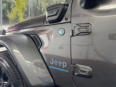 Used 2025 Jeep Wrangler Unlimited Sahara image 19