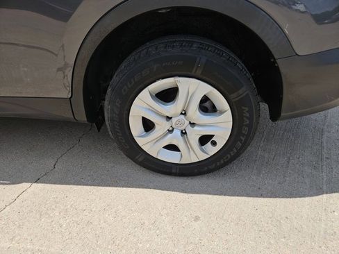 Used 2015 Toyota RAV4 LE FWD image 9