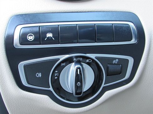 Used 2017 Mercedes-Benz GLC 300 4MATIC image 21