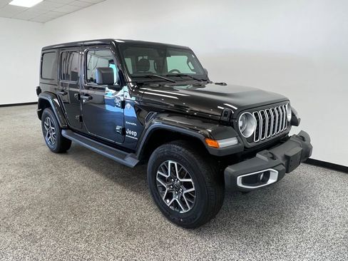 Used 2024 Jeep Wrangler Sahara image 17