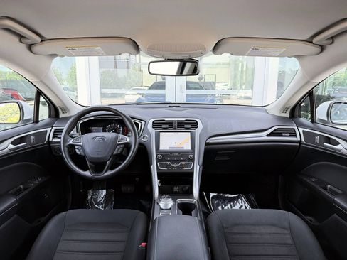 Used 2020 Ford Fusion SE FWD image 21