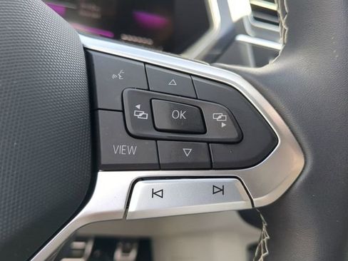 Certified 2023 Volkswagen Tiguan SE R-Line image 28