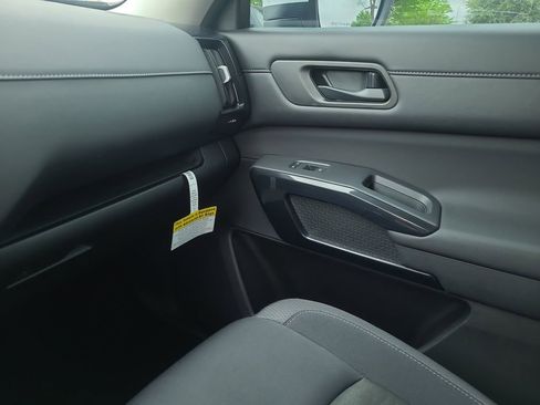 Certified 2025 Nissan Pathfinder SV image 21