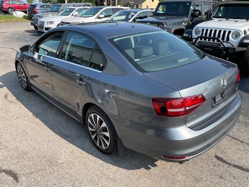 Used 2017 Volkswagen Jetta S w/ Jetta S Cold Weather Package FWD image 8