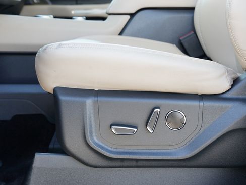 Used 2022 Ford Expedition Limited image 17