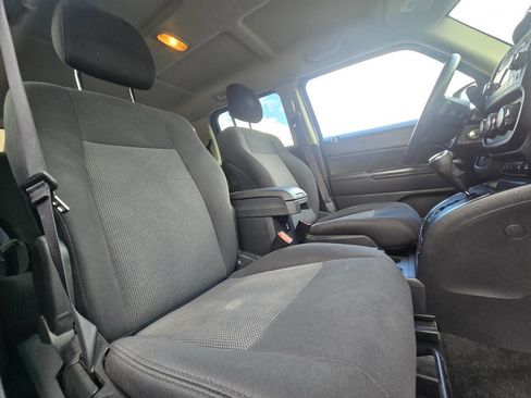 Used 2012 Jeep Patriot Latitude FWD image 27