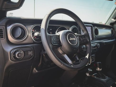 Used 2023 Jeep Wrangler Unlimited Sport AWD/4WD image 2