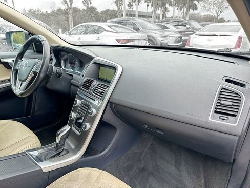 Used 2016 Volvo XC60 T6 w/ Proximity Package image 31
