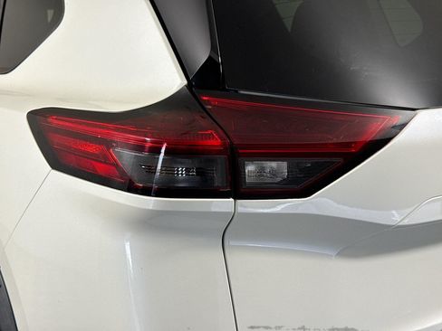 Used 2021 Nissan Rogue SV AWD/4WD image 36