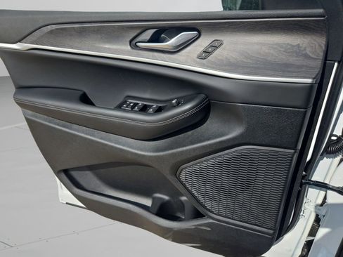 New 2025 Jeep Grand Cherokee L Limited RWD image 12