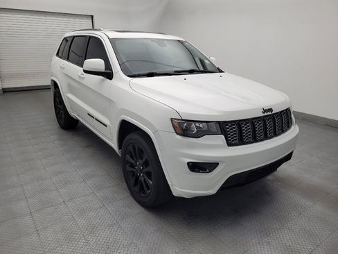 Used 2019 Jeep Grand Cherokee Altitude AWD/4WD image 13