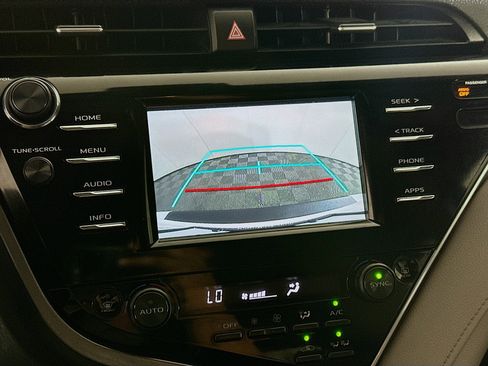 Used 2018 Toyota Camry LE FWD image 21