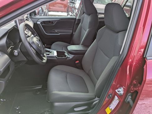 Used 2024 Toyota RAV4 LE image 7