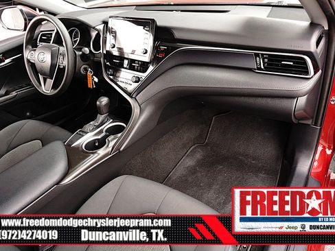 Used 2022 Toyota Camry LE image 12