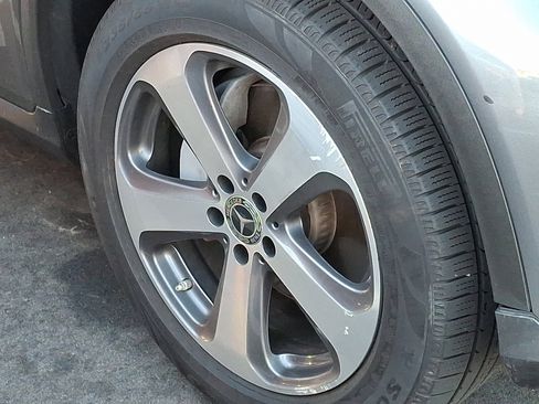 Used 2019 Mercedes-Benz GLC 300 4MATIC image 10