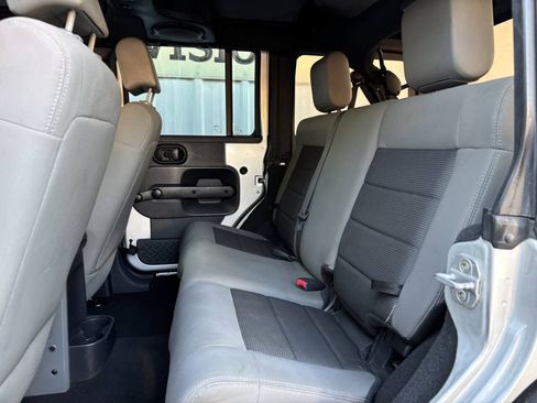 Used 2008 Jeep Wrangler Unlimited X RWD image 13